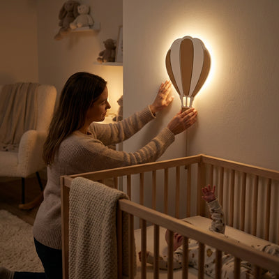 Veilleuse bébé murale montgolfière design